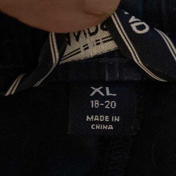 Lands’ End Boys Navy Chino Shorts with drawstring waist. Size XL (18-20) - Picture 8 of 8